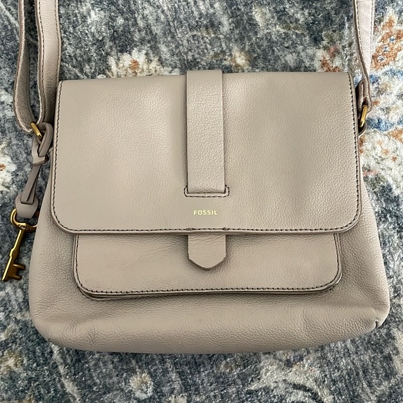 Fossil leather crossbody purse. Taupe in good used condition. - Picture 2 of 11